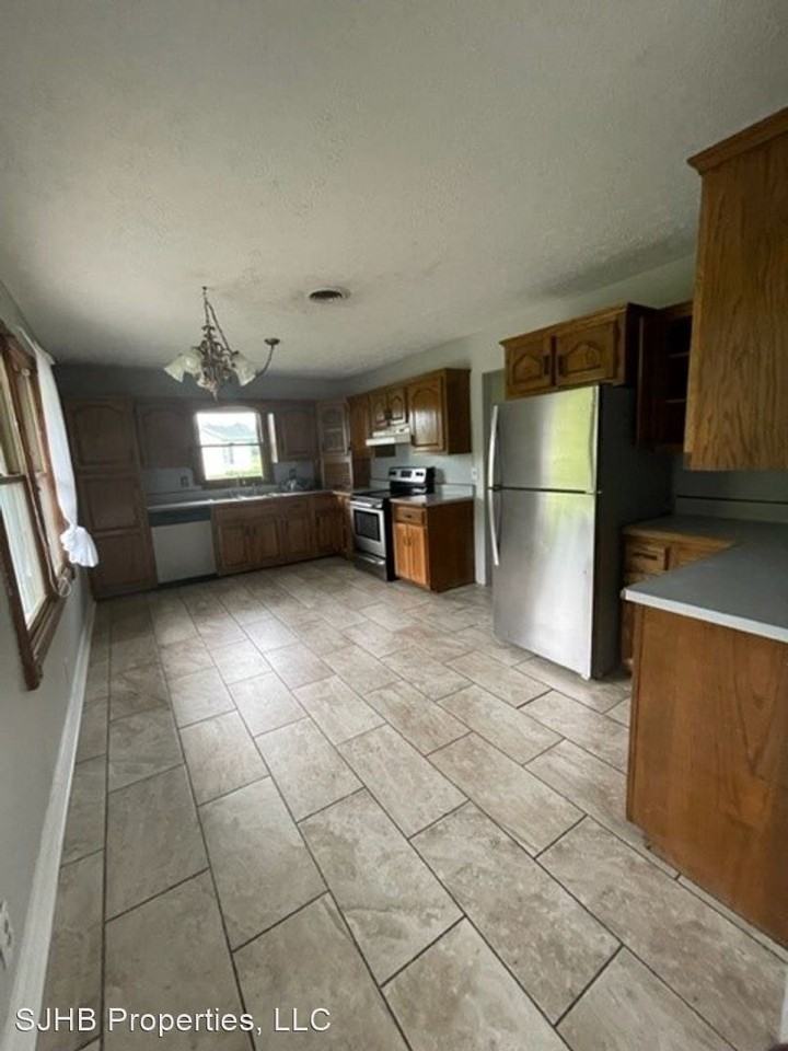 1820 Davis Rd - Photo 3 of 18