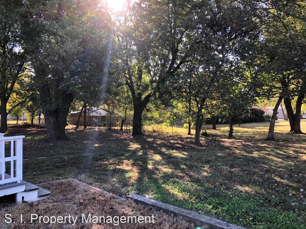 700 E Matthew St - Photo 3 of 12