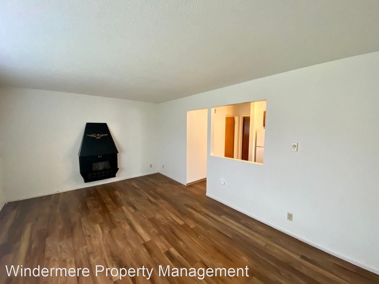 2115 C St. - Photo 2 of 14