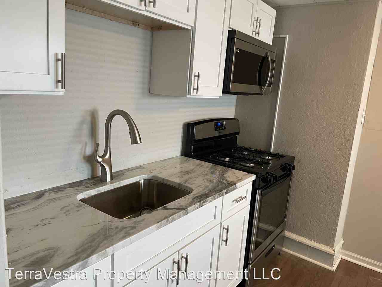 410 West Holly - Photo 2 of 7