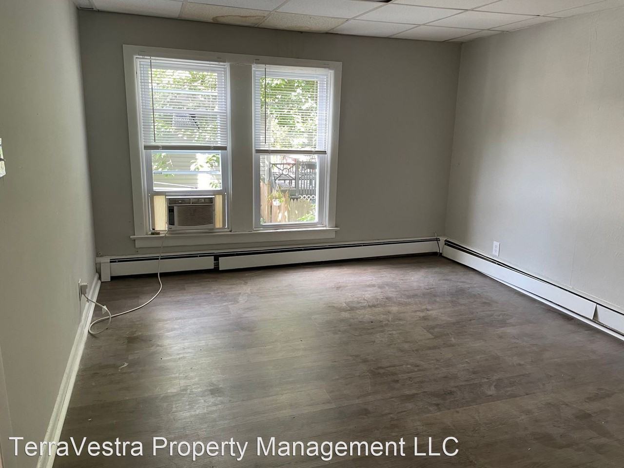 410 West Holly - Photo 3 of 7