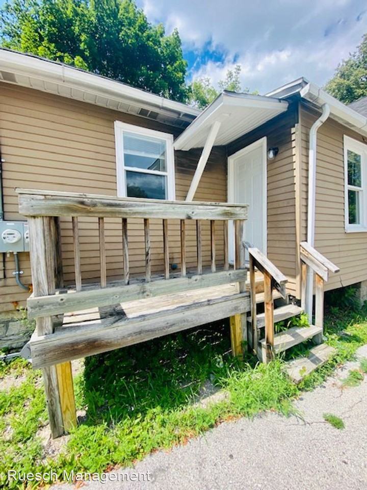 1172 E Walnut St - Photo 3 of 24