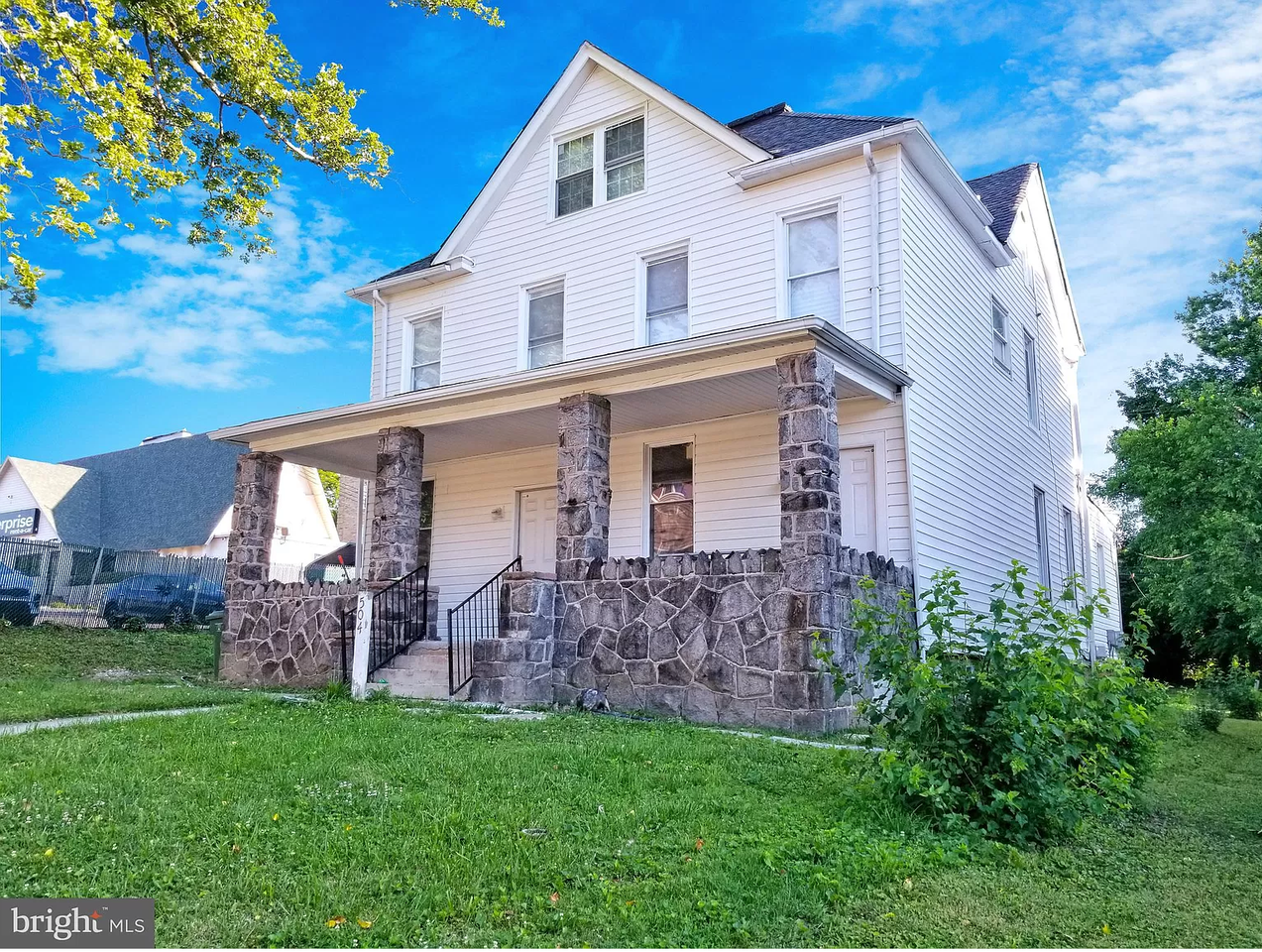 504 Beaumont Ave - Photo 3 of 17