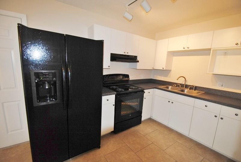 25525 Lido Ave - Photo 2 of 10