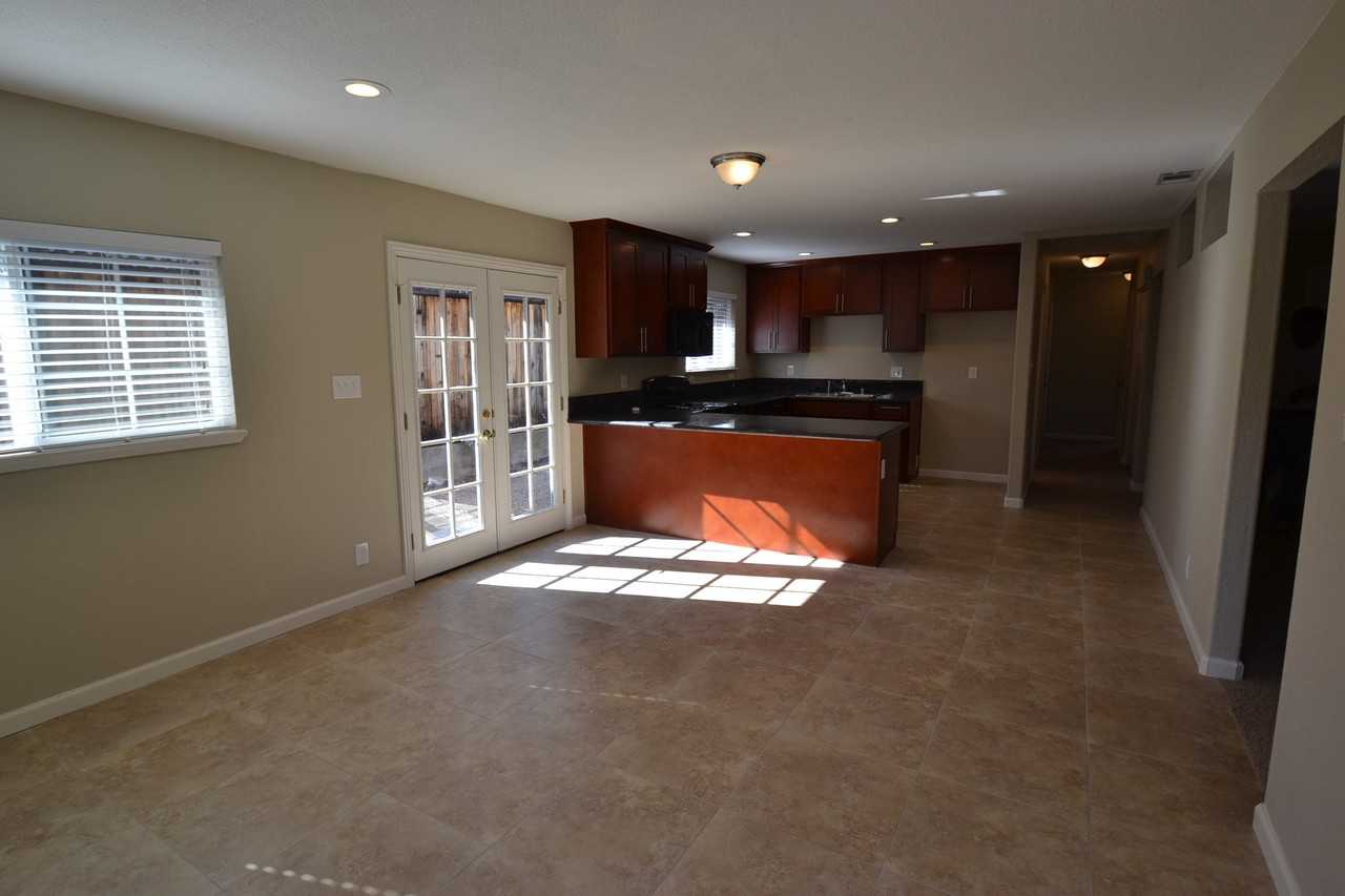 1602 Cindy Cir - Photo 3 of 9