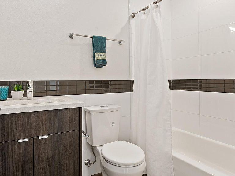 1558 Nw 60th St #1558 - Photo 5 of 14