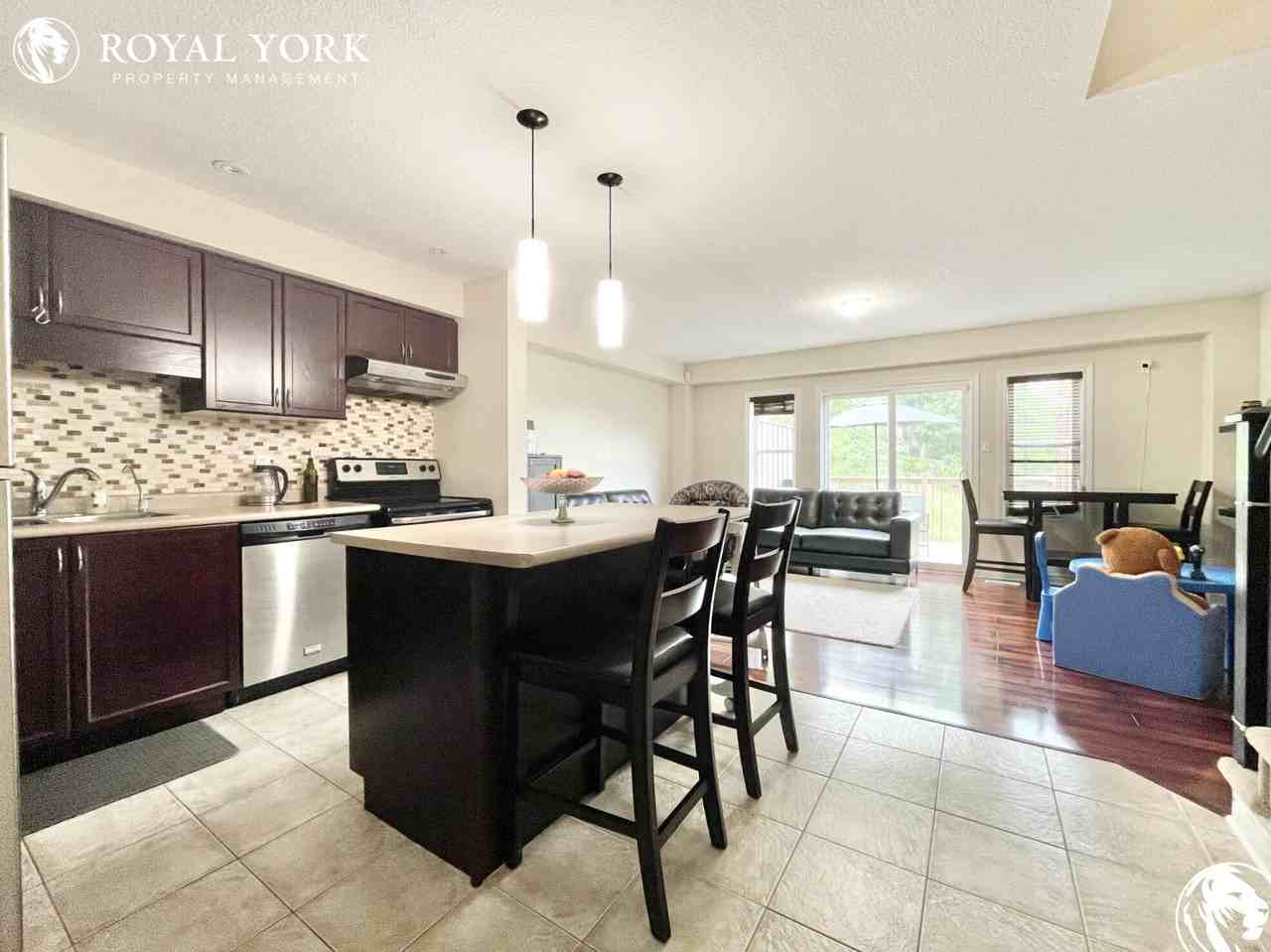 535 Margaret St - Photo 2 of 39