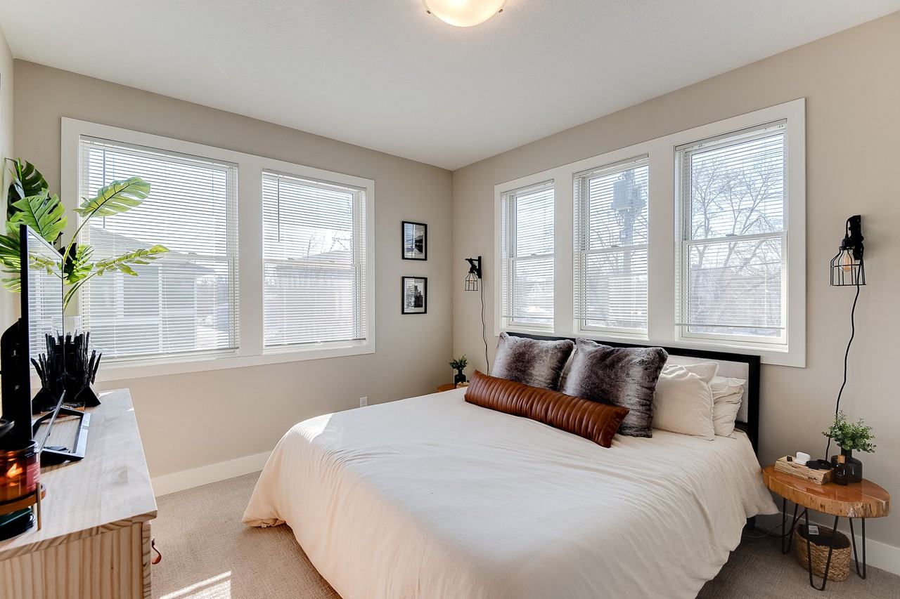 140 Dale St N #1 - Photo 3 of 16