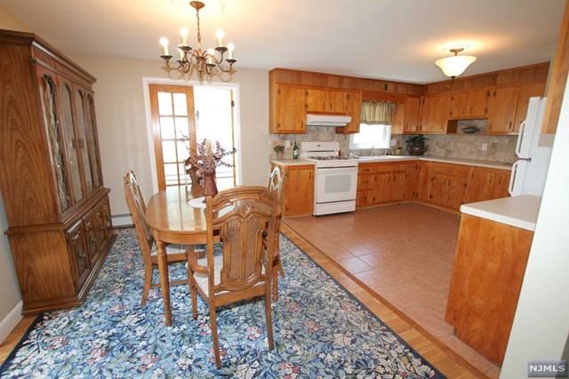 107 Sargeant Ave - Photo 3 of 13