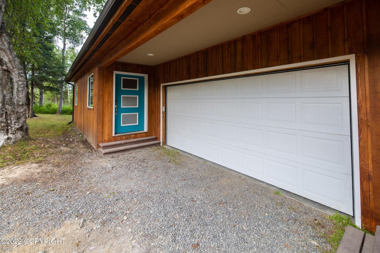 33205 Rensselaer Ln - Photo 2 of 27