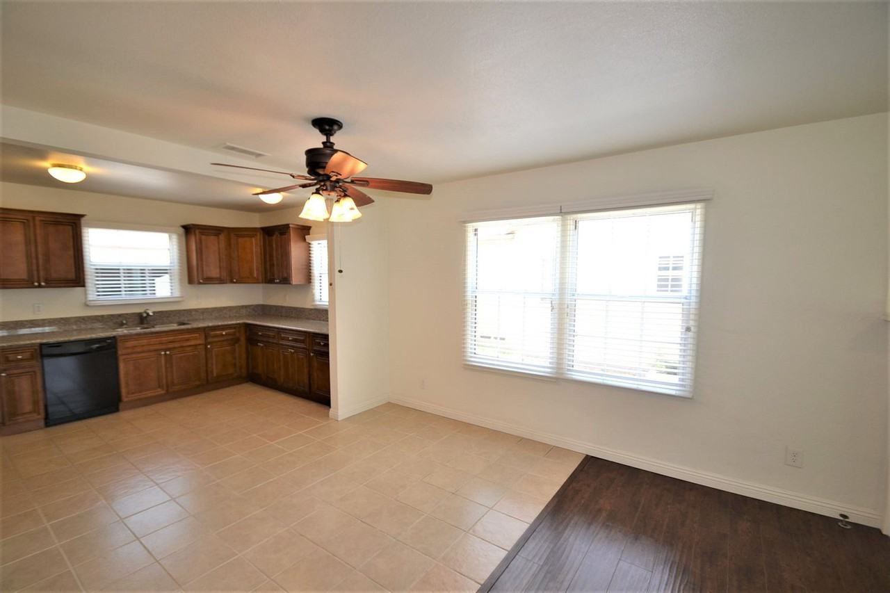 838 W 24th St - Photo 2 of 7