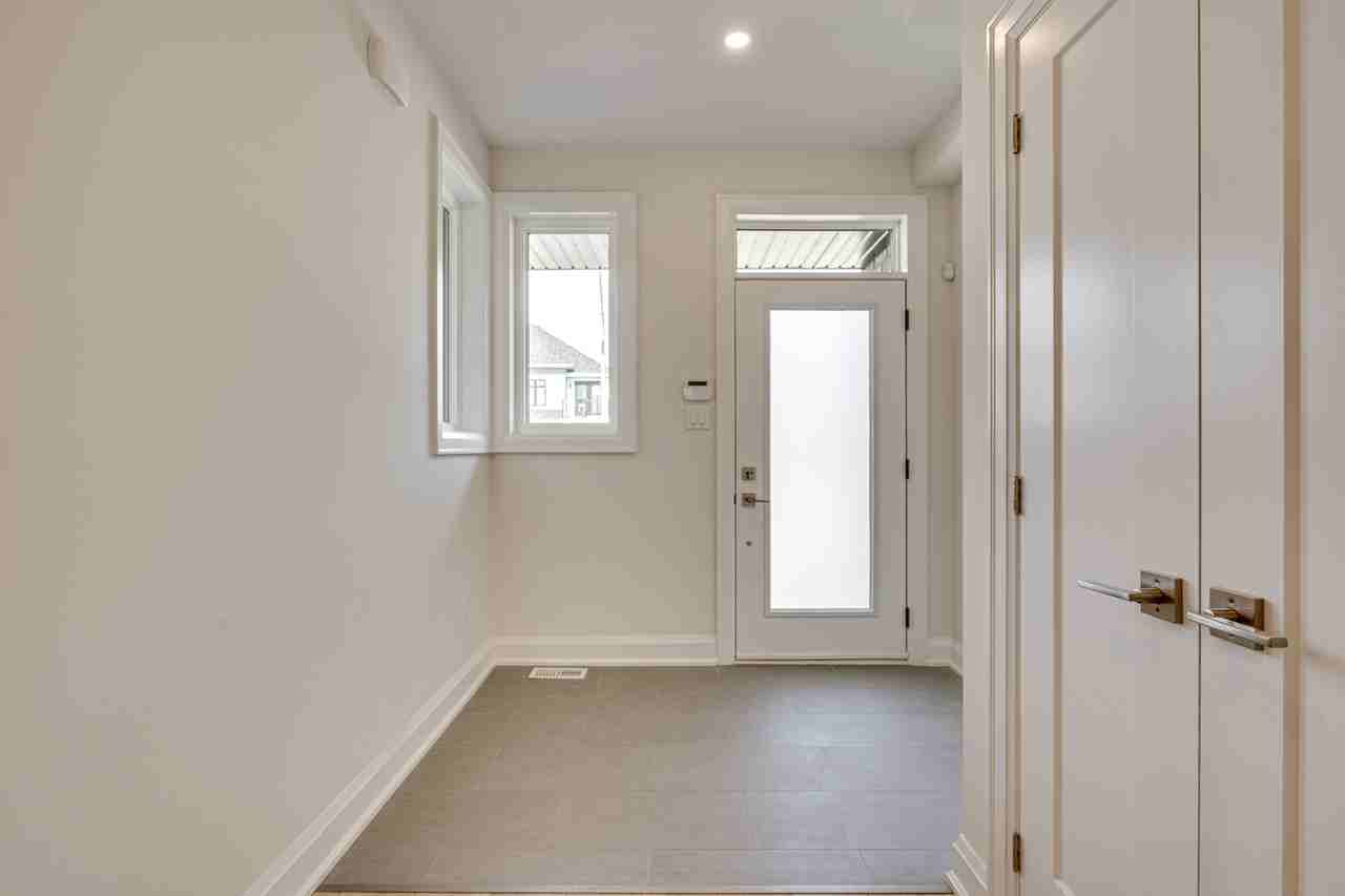 116 Springvalley Crescent - Photo 3 of 49