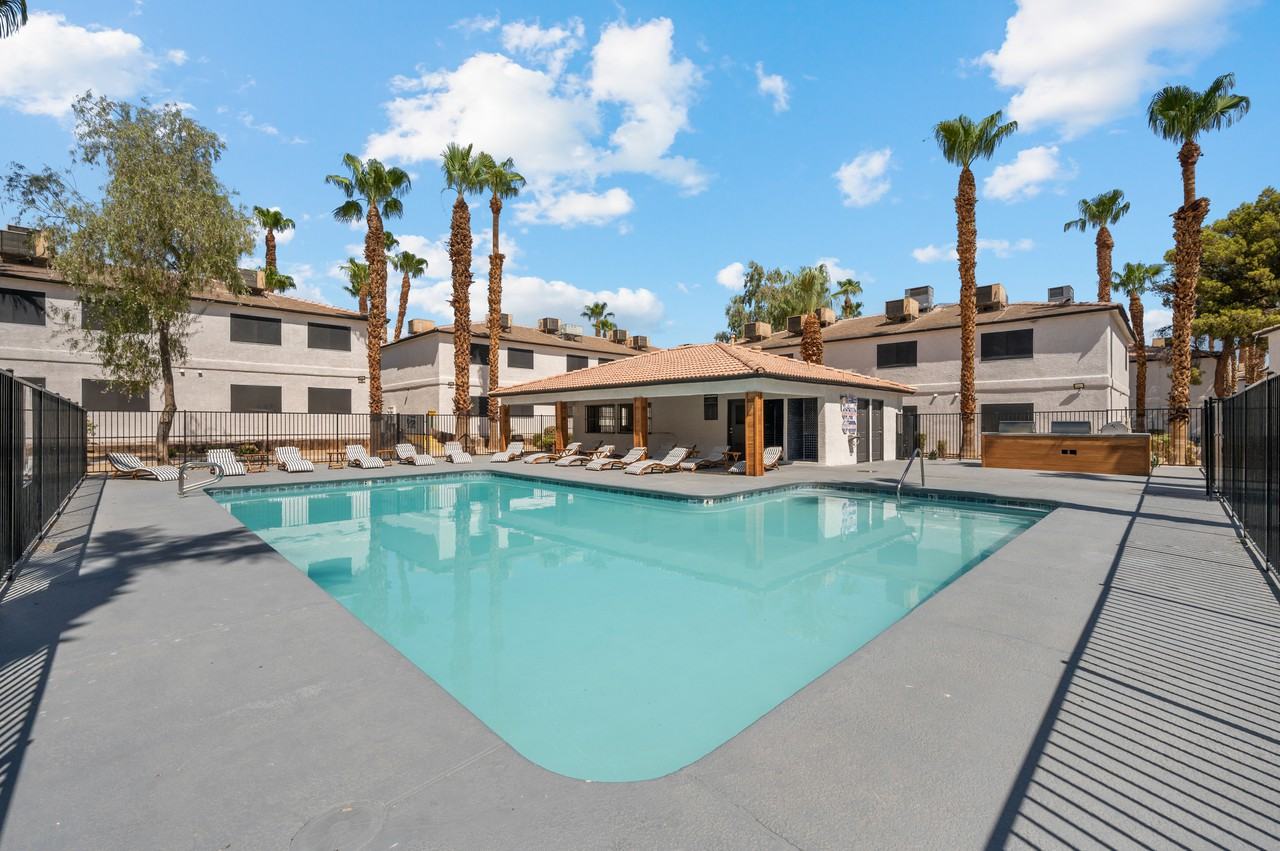 Tides on Palm - Photo 3 of 15