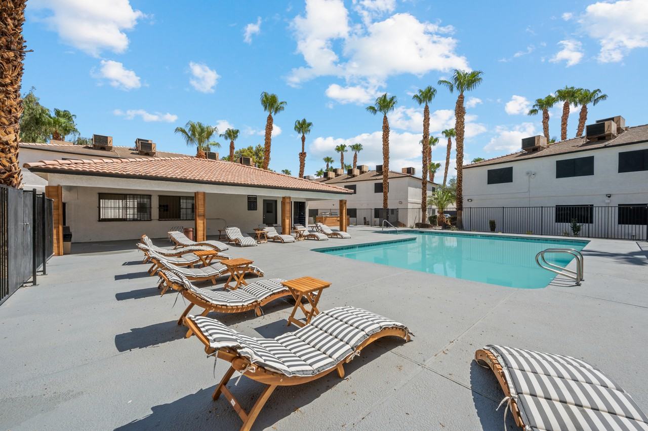 Tides on Palm - Photo 2 of 15