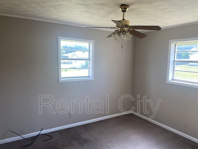 37 Dyer St - Photo 3 of 6