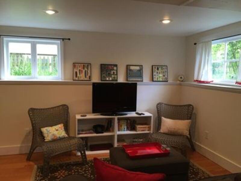 342 16th Ave E - Photo 2 of 11