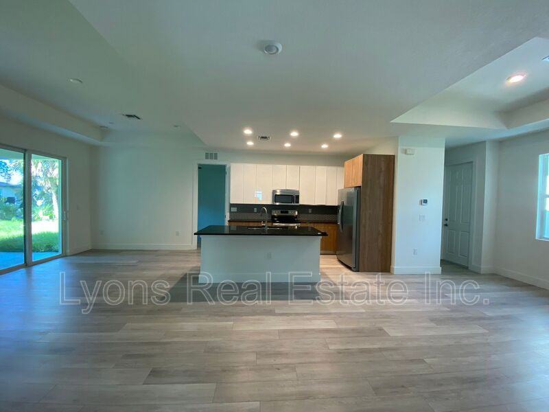 2635 Starview Ave - Photo 3 of 50