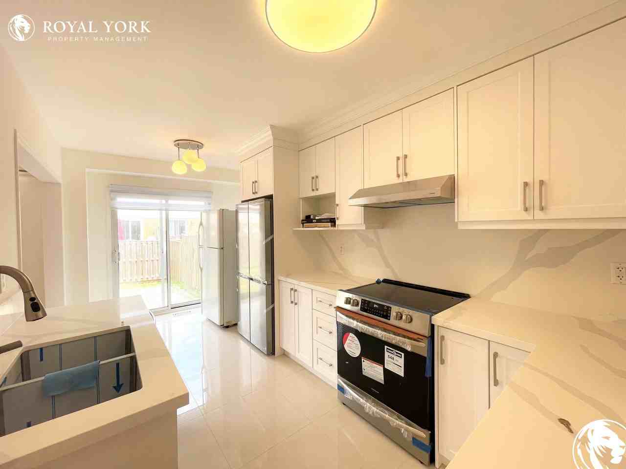 6150 Windfleet Cres - Photo 3 of 50