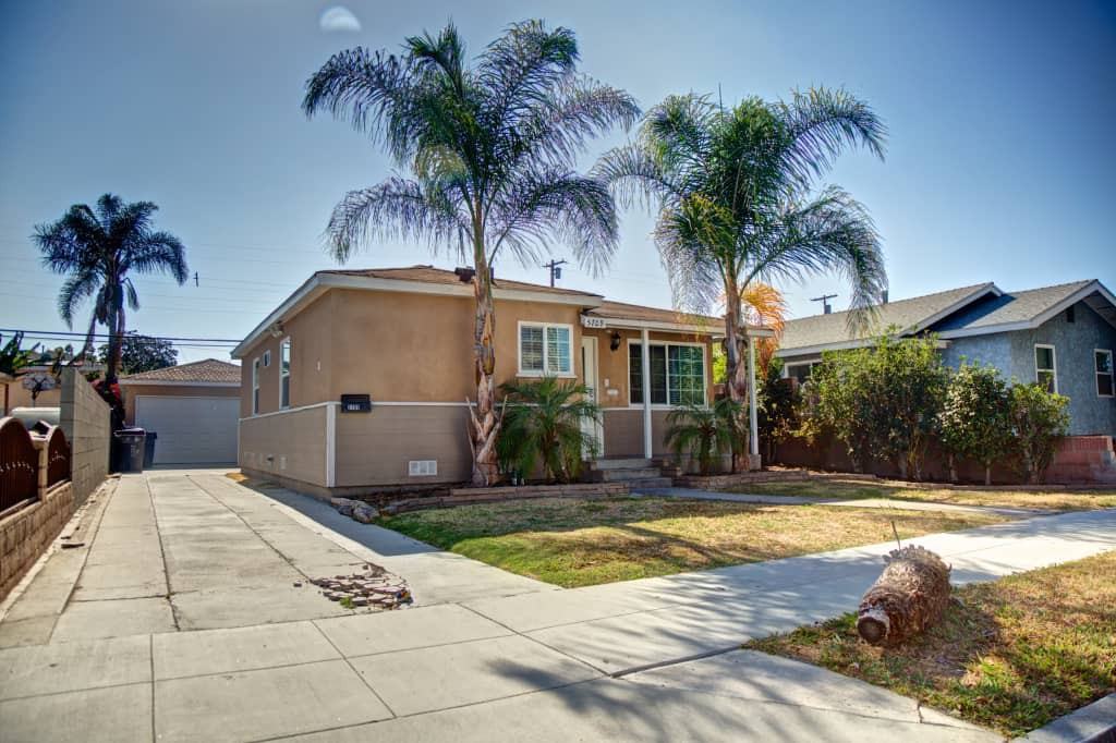 5709 California Ave - Photo 3 of 30