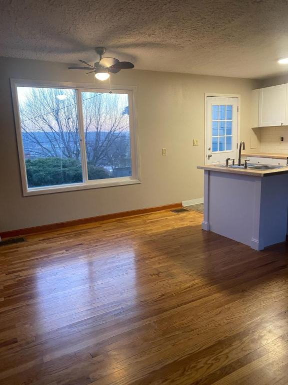 716 Sw 28th St - Photo 2 of 7