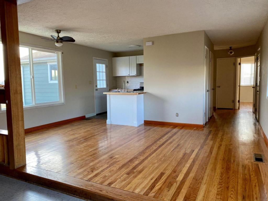 716 Sw 28th St - Photo 3 of 7