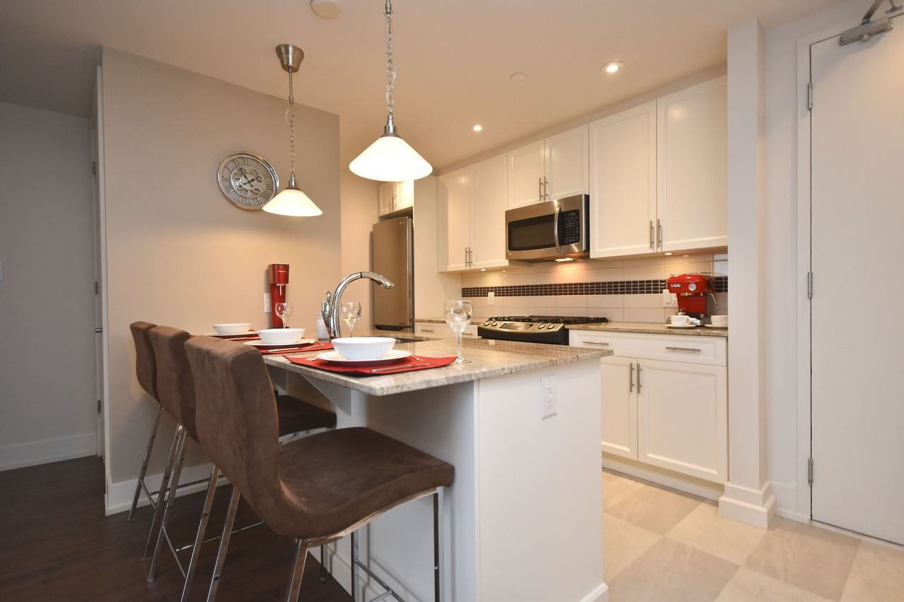 908-100 Champagne Avenue South - Photo 2 of 15