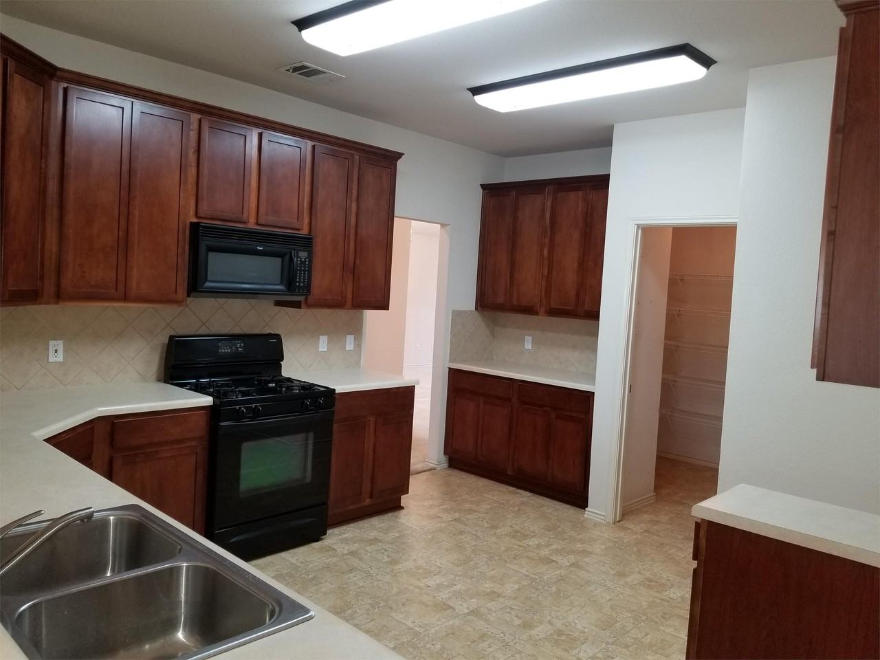 1421 Sweet Leaf Ln #1 - Photo 3 of 10