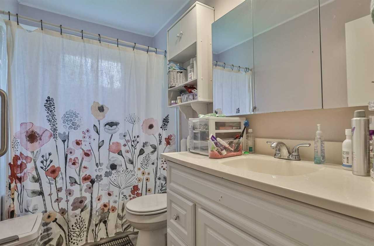 940 Hollytree Dr - Photo 3 of 4