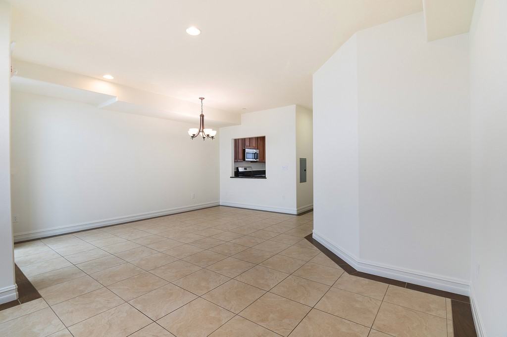 368 W Doran St #C - Photo 3 of 25