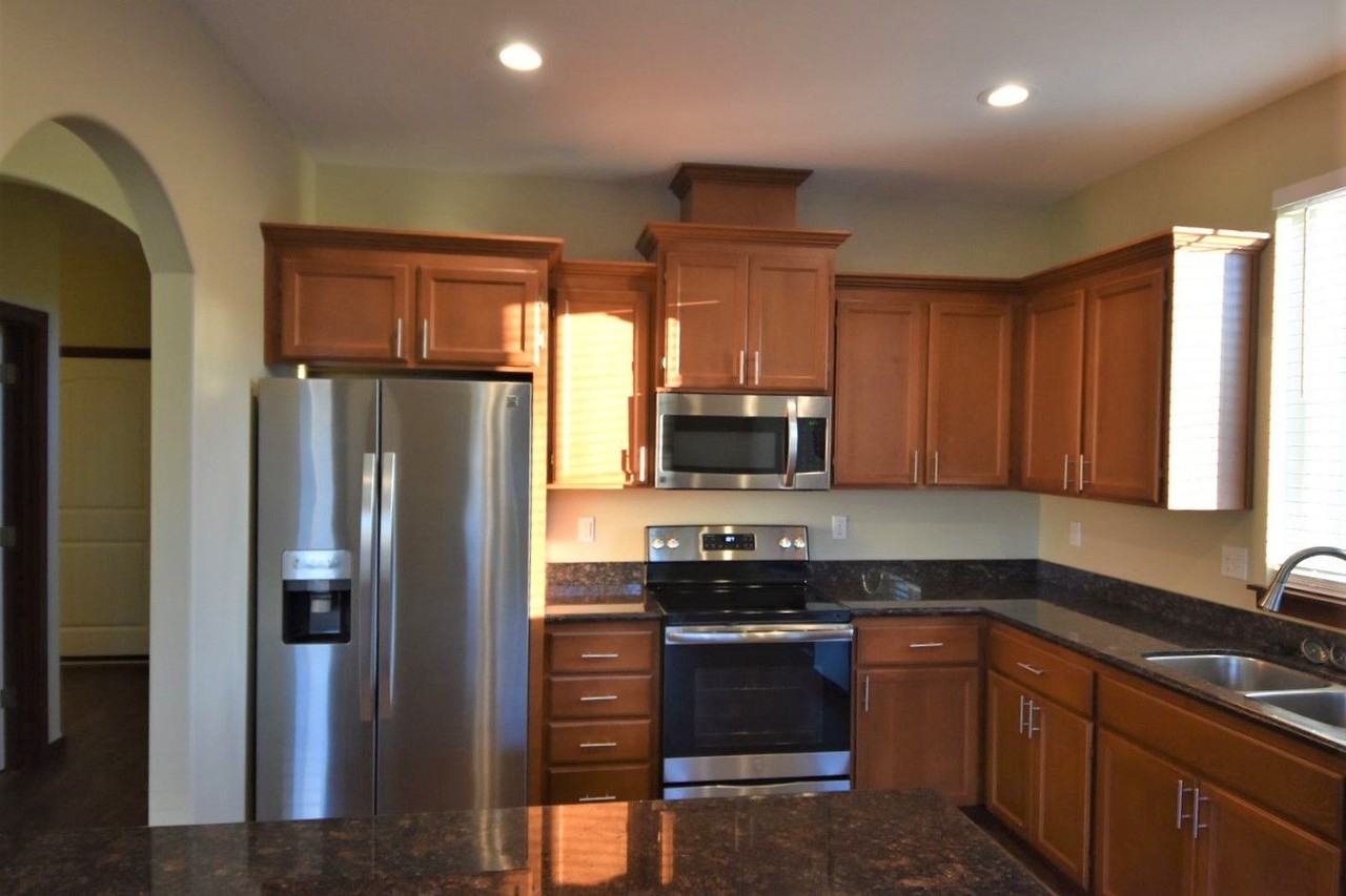 112 Ames St Ne - Photo 3 of 15