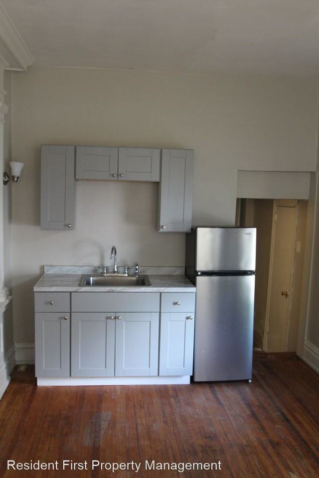 247 S Prospect St - Photo 2 of 3