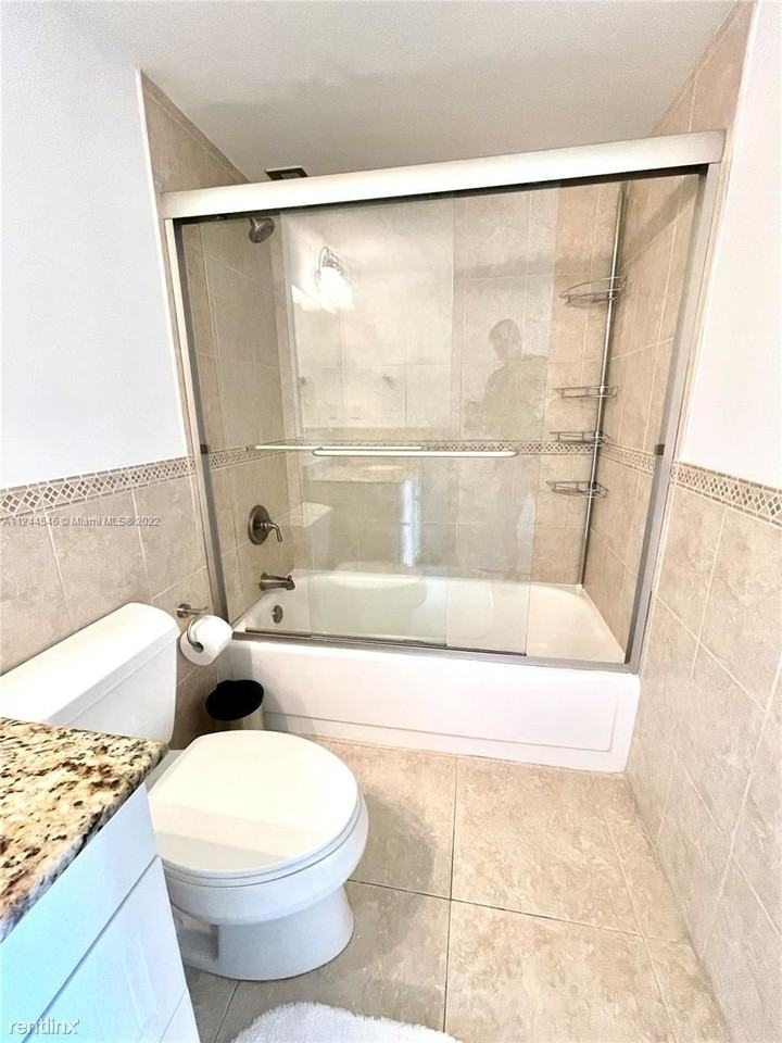 1000 Parkview Dr - Photo 2 of 8