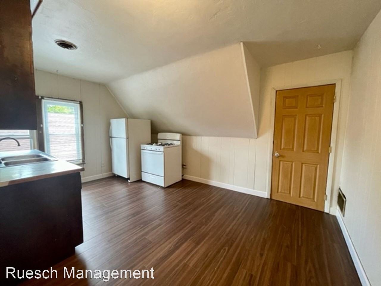 1323 Doty St - Photo 3 of 10