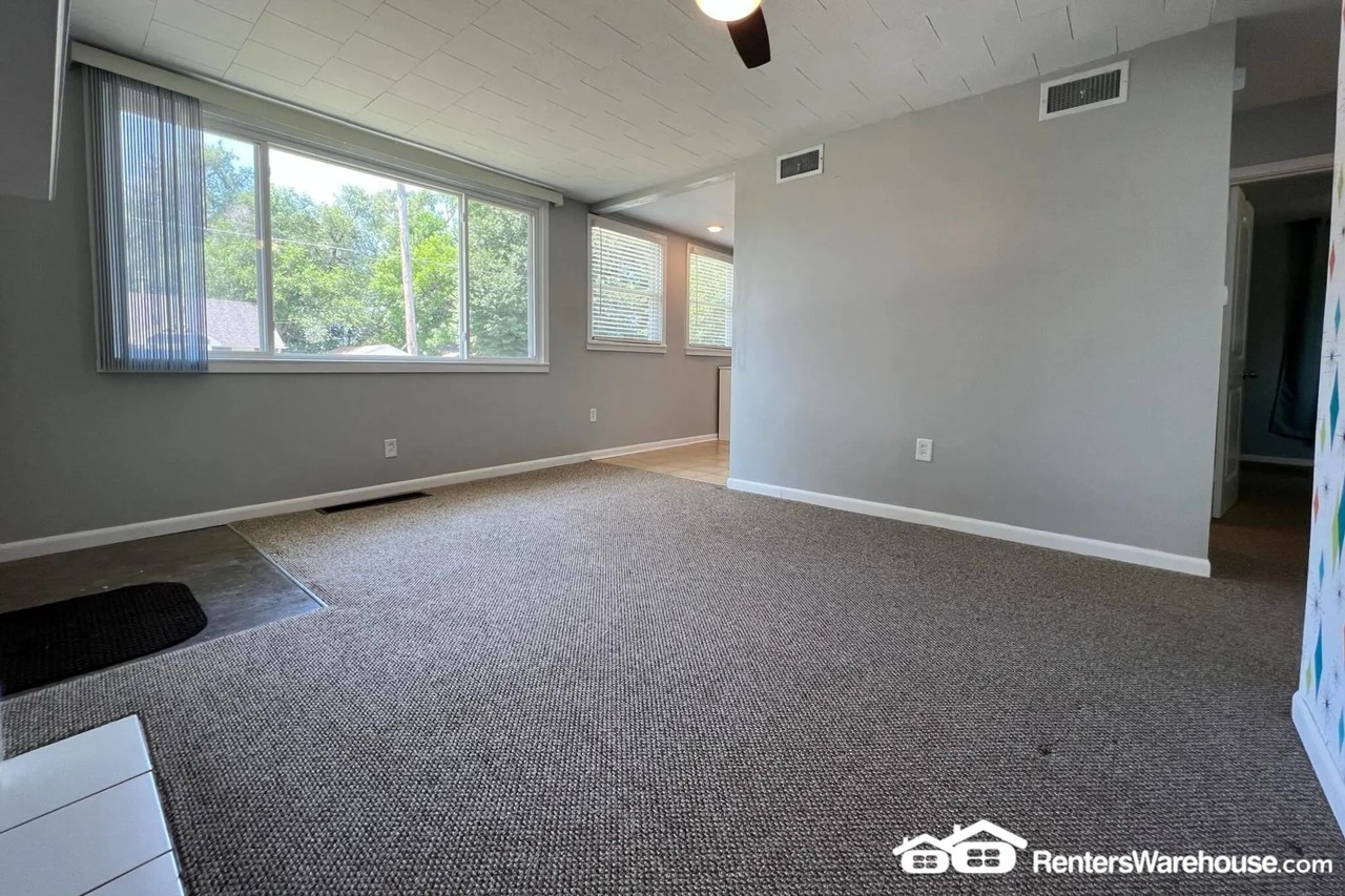 2211 60th St - Photo 2 of 20