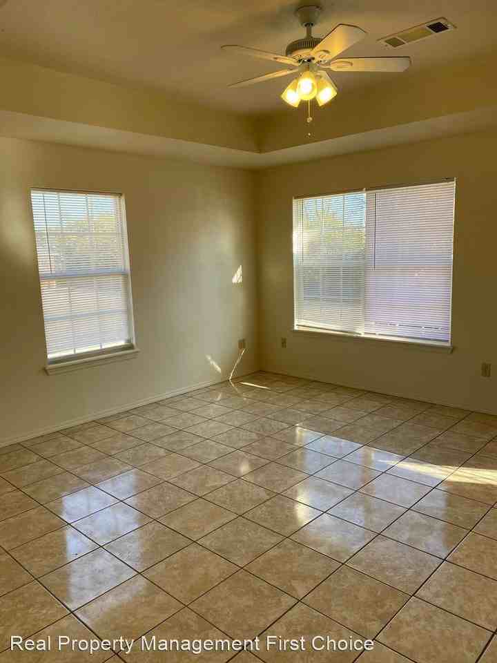 Brazil Ave - Photo 2 of 15