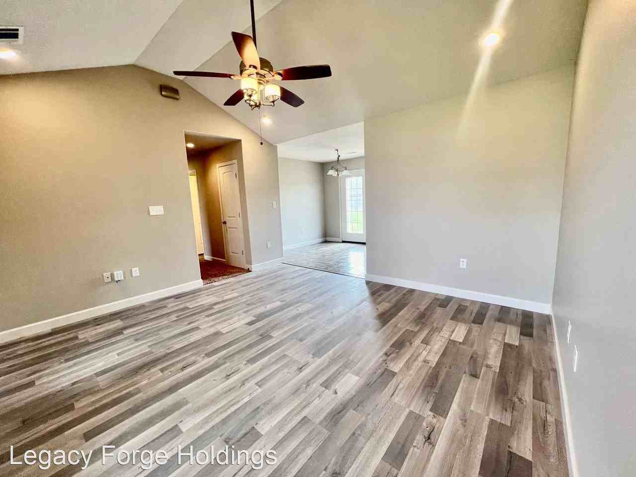 114 Meadow Dr - Photo 3 of 19