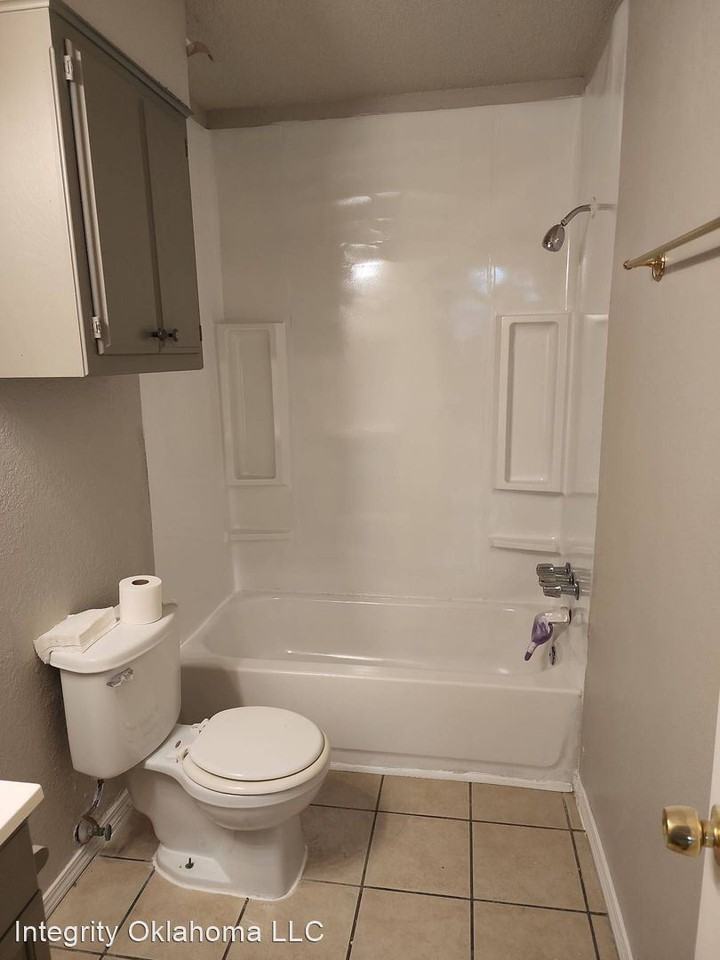 930 Sw 62nd St - Photo 3 of 9