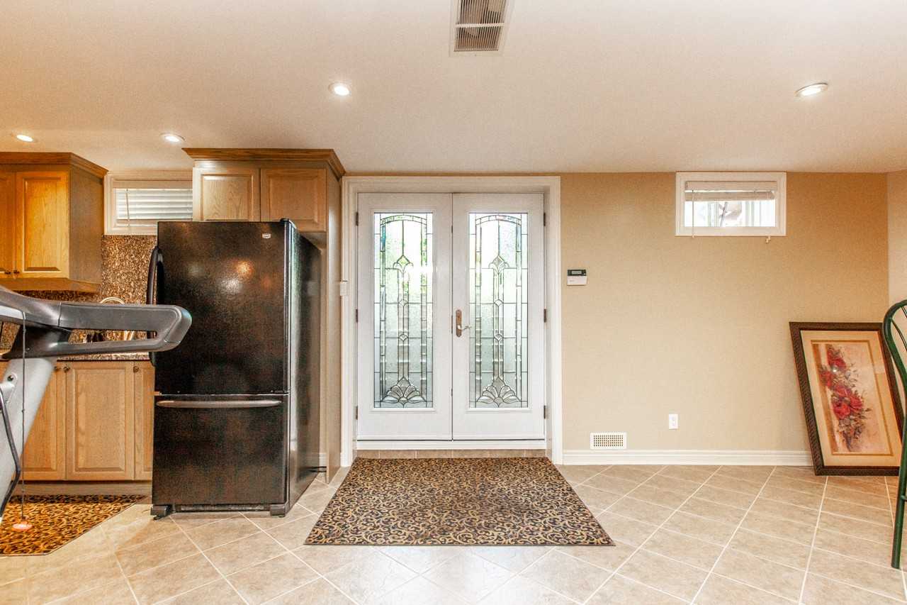 16 Winterberry Dr - Photo 3 of 30