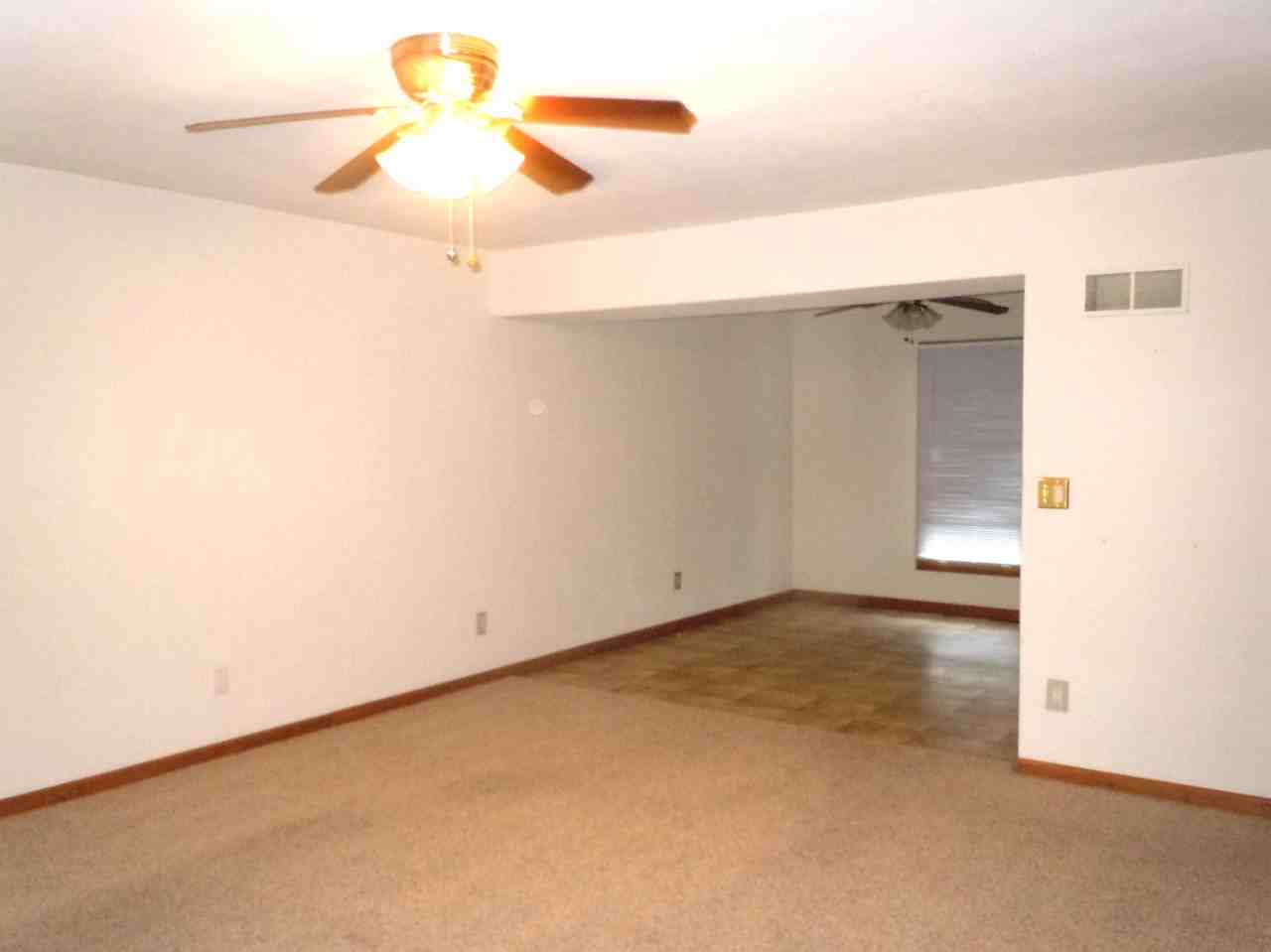 1811 Parkview Drive - Photo 3 of 21