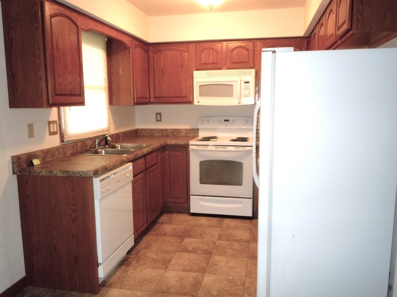 1811 Parkview Drive - Photo 6 of 21