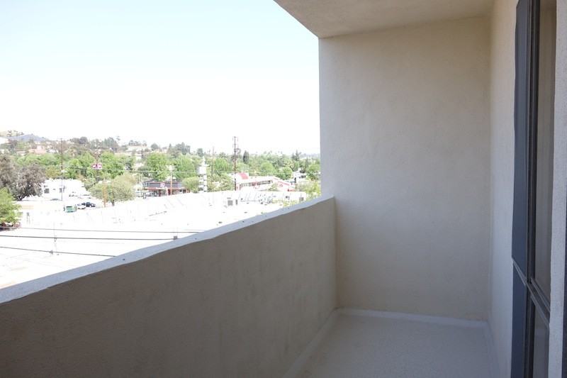 4375 York Blvd - Photo 3 of 21