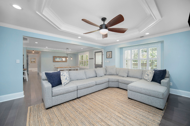 584 Fort Johnson Rd - Photo 3 of 40