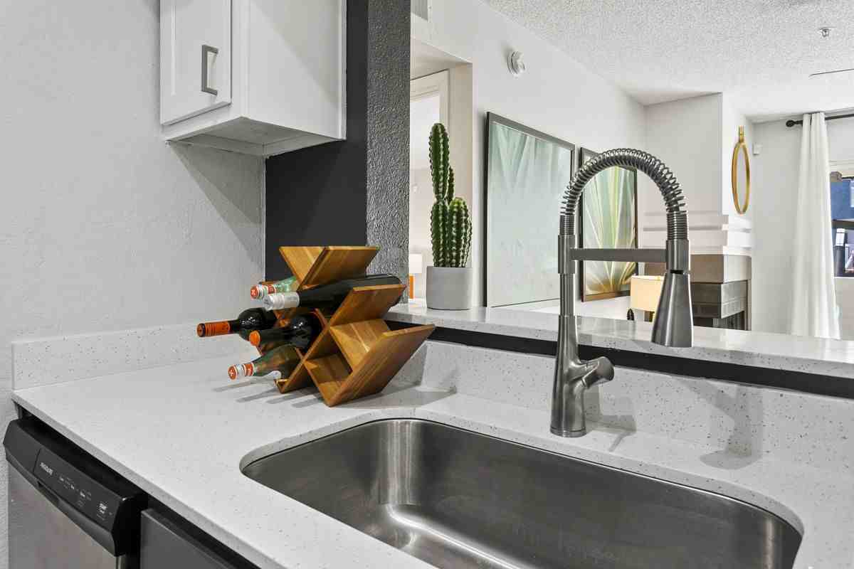 Jade Scottsdale - Photo 7 of 37