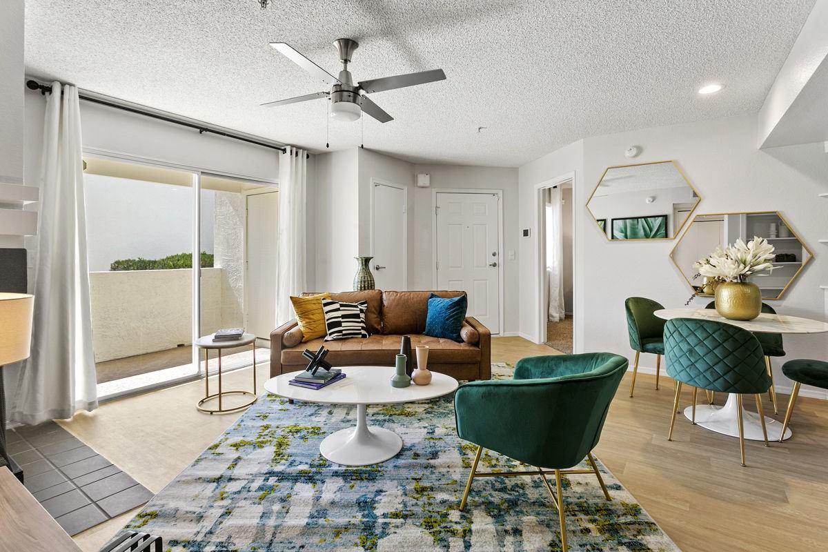 Jade Scottsdale - Photo 2 of 37