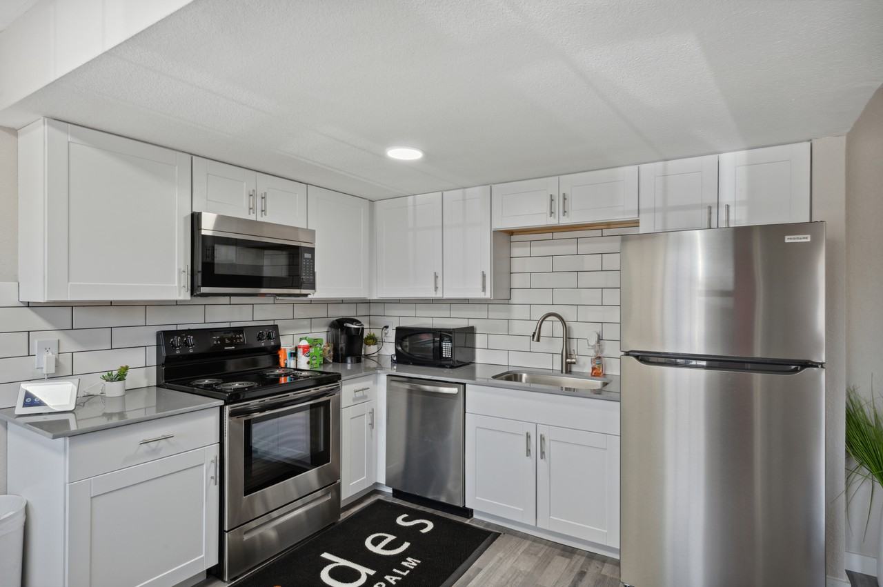 Tides on Timberglen Apartments 3550 Timberglen Rd, Dallas, TX 75287