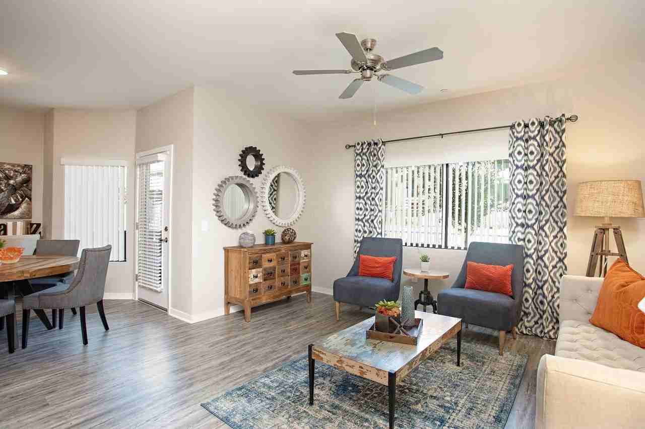 Zinc - Photo 6 of 31