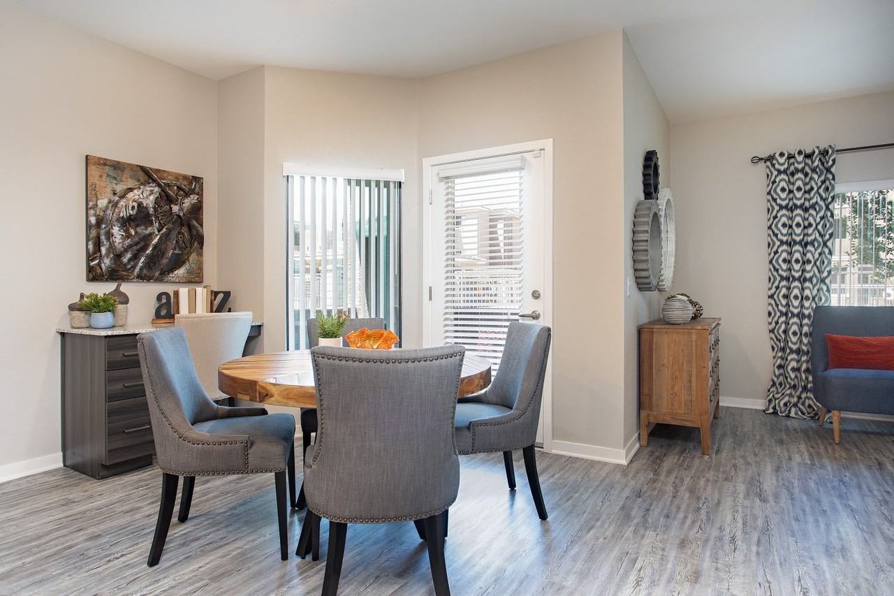 Zinc - Photo 7 of 31