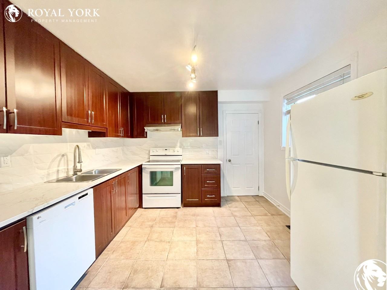 833 Miriam Rd - Photo 3 of 45