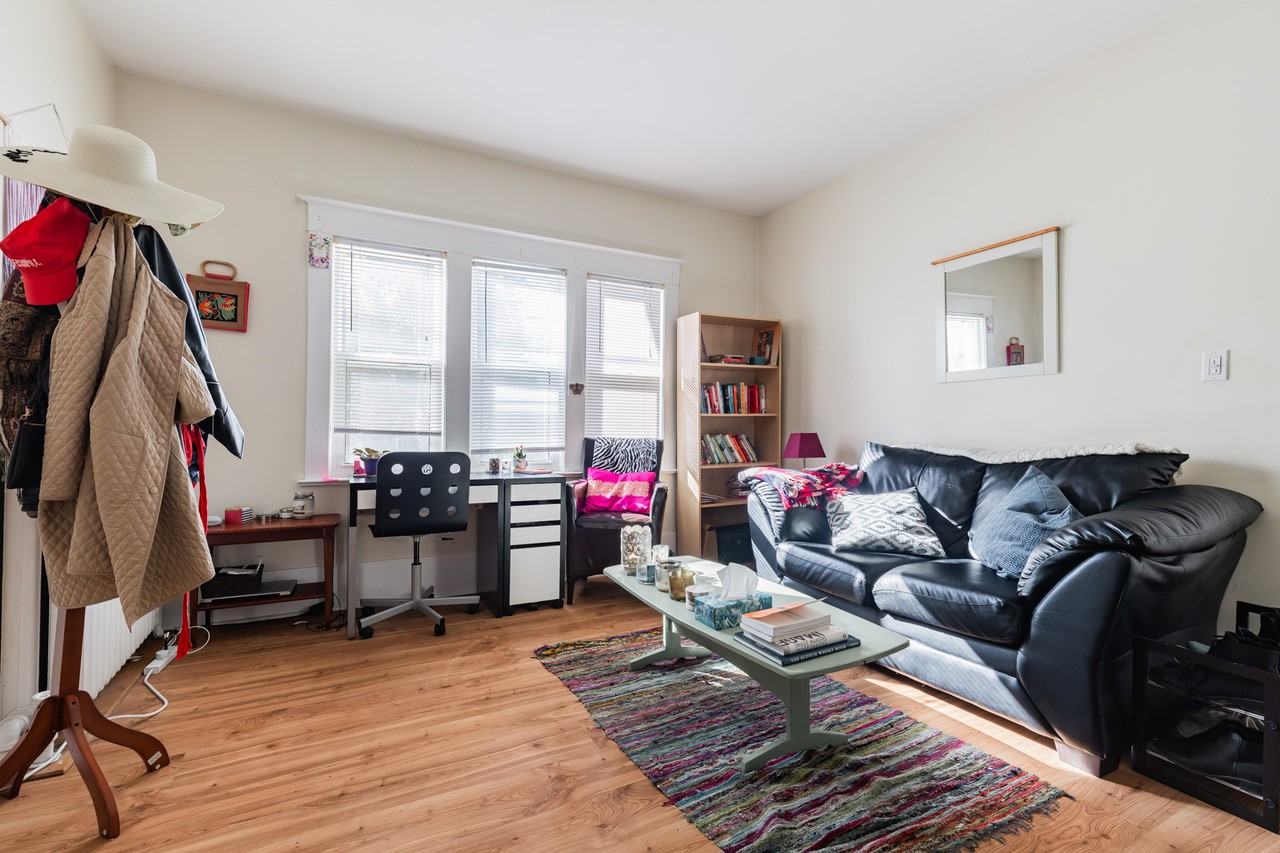 1 Playter Cres - Photo 2 of 4