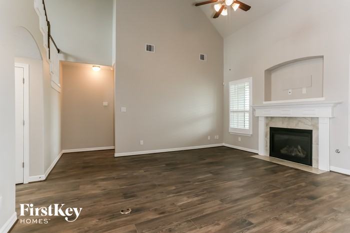 9819 Oaklawn Dr - Photo 3 of 15